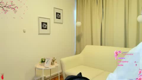 Snapshot of rousee_v chatting on 11.25.25 Rousee online show from 11.25.25