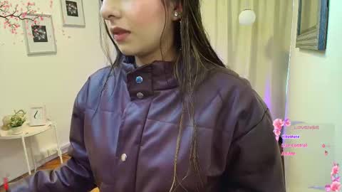 Snapshot of rousee_v chatting on 11.28.25 Rousee online show from 11.28.25