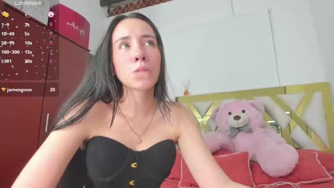 Snapshot of rousee_yarelds chatting on 01.10.25 rousee_yarelds online show from 01.10.25