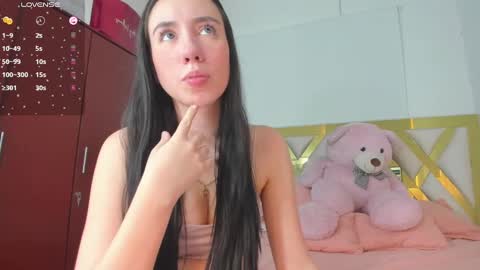 Snapshot of rousee_yarelds chatting on 01.27.25 rousee_yarelds online show from 01.27.25