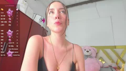 Snapshot of rousee_yarelds chatting on 10.14.25 rousee_yarelds online show from 10.14.25