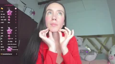 Snapshot of rousee_yarelds chatting on 10.17.25 rousee_yarelds online show from 10.17.25