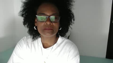 Snapshot of roushlove chatting on 01.15.26 luxa online show from 01.15.26