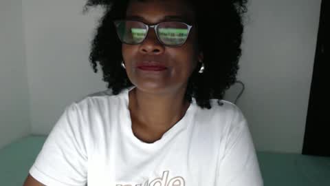 Snapshot of roushlove chatting on 01.18.26 luxa online show from 01.18.26