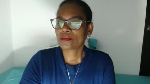 Snapshot of roushlove chatting on 02.15.26 luxa online show from 02.15.26