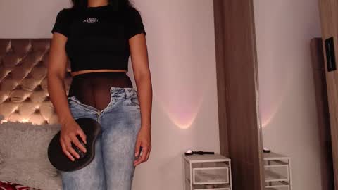 Snapshot of rouss_henao chatting on 11.02.25 Rouss marie henao online show from 11.02.25