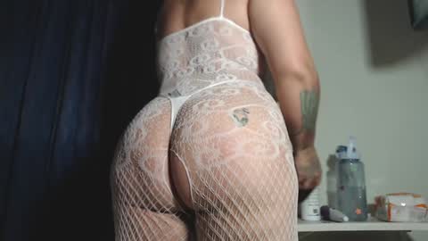 Snapshot of rousse_ellise1 chatting on 12.20.24 rousse online show from 12.20.24