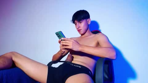 Snapshot of rowanboy23 chatting on 11.21.25 rowanboy23 online show from 11.21.25