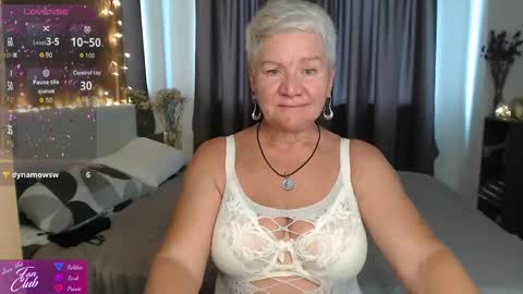 Snapshot of roxana_brooks chatting on 05.12.26 Roxana online show from 05.12.26