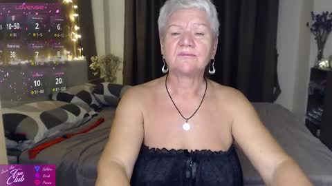 Snapshot of roxana_brooks chatting on 05.18.26 Roxana online show from 05.18.26