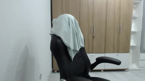 Snapshot of roxanalove7 chatting on 11.29.25 Roxana online show from 11.29.25