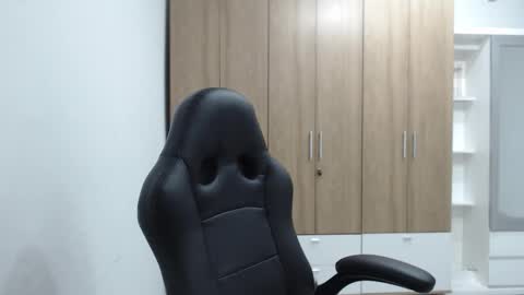 Snapshot of roxanalove7 chatting on 12.16.25 Roxana online show from 12.16.25