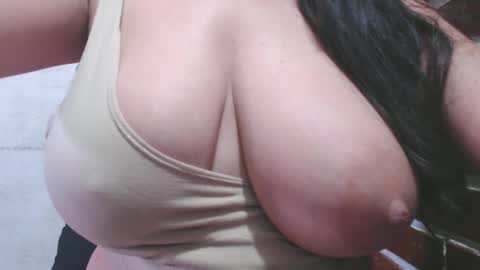 Snapshot of roxanbahottt chatting on 01.13.25 roxxy online show from 01.13.25