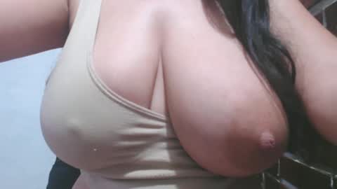 Snapshot of roxanbahottt chatting on 02.14.25 roxxy online show from 02.14.25