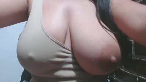 Snapshot of roxanbahottt chatting on 02.25.25 roxxy online show from 02.25.25