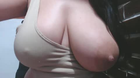 Snapshot of roxanbahottt chatting on 03.10.25 roxxy online show from 03.10.25