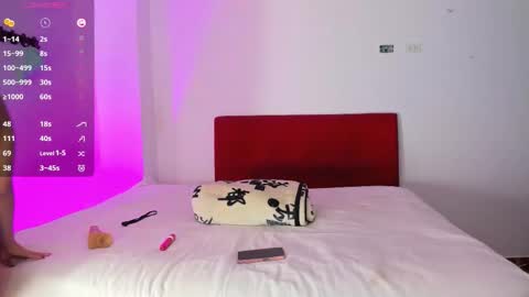 Snapshot of roxane_milf chatting on 11.16.25 Roxane Diaz online show from 11.16.25