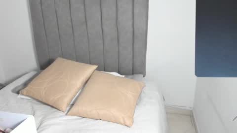 Snapshot of roxanedewalle chatting on 12.02.25 Roxane online show from 12.02.25