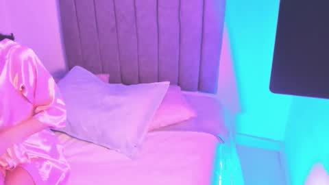 Snapshot of roxanedewalle chatting on 12.03.25 Roxane online show from 12.03.25