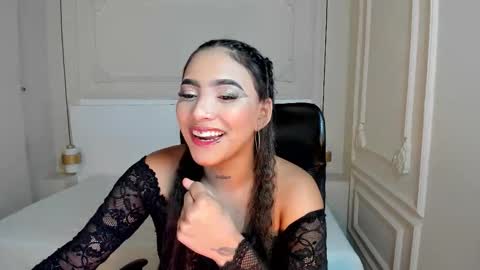 roxanerichie  online show from 11.25.25