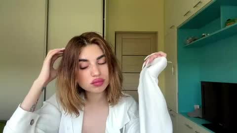 Mia online show from 05.19.26