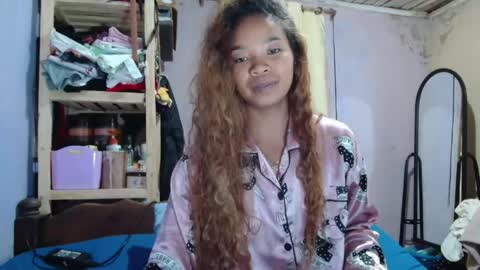 Snapshot of roxanne_98 chatting on 05.06.26 roxanne_98 online show from 05.06.26