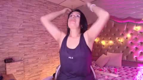 roxanne_han online show from 10.27.25