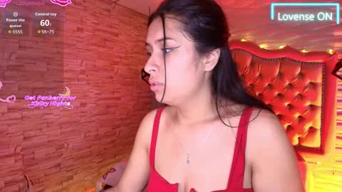 roxanne_han online show from 11.16.25
