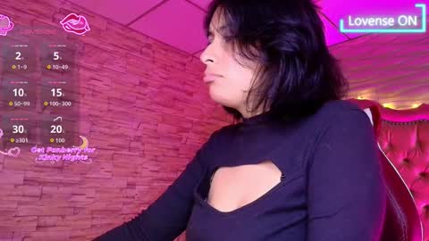 roxanne_han online show from 11.24.25