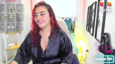 Snapshot of roxanne_morelli chatting on 11.18.25 roxanne online show from 11.18.25