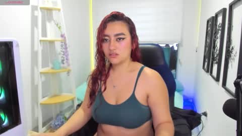 Snapshot of roxanne_morelli chatting on 11.19.25 roxanne online show from 11.19.25