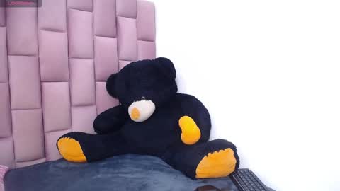 Snapshot of roxannehott chatting on 03.04.26 ross brown online show from 03.04.26