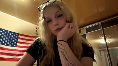 Snapshot of roxanneleaton chatting on 02.24.26 Molly online show from 02.24.26