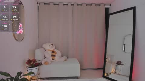 Snapshot of roxie_gates chatting on 12.03.25 R O X I E online show from 12.03.25