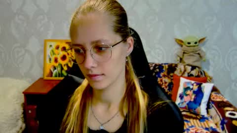 roxie_shy online show from 09.12.25