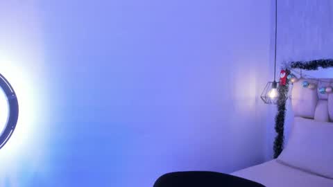 Roxie  online show from 12.21.25