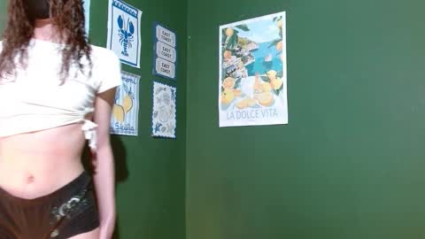 Snapshot of roxiehood chatting on 10.29.25 Roxie online show from 10.29.25