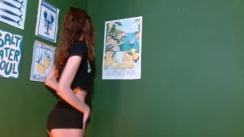 Snapshot of roxiehood chatting on 11.10.25 Roxie online show from 11.10.25