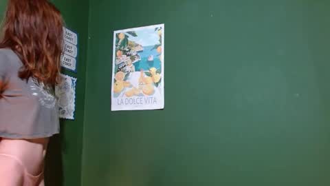 Snapshot of roxiehood chatting on 11.12.25 Roxie online show from 11.12.25