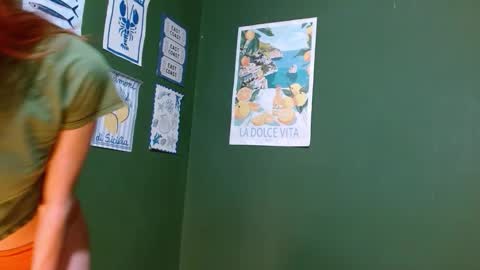 Snapshot of roxiehood chatting on 12.14.25 Roxie online show from 12.14.25