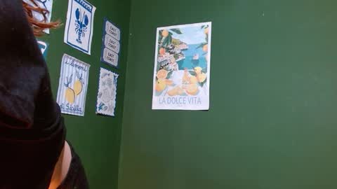 Snapshot of roxiehood chatting on 12.17.25 Roxie online show from 12.17.25