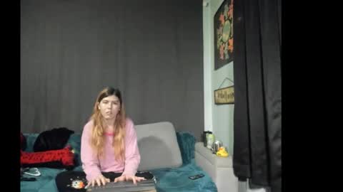 roxihazeleyes online show from 11.24.25