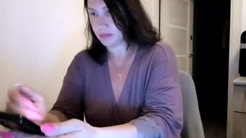 Snapshot of roxolanaa_sexy chatting on 06.29.26 ROXOLANAA SEXY online show from 06.29.26