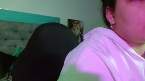 Snapshot of roxx_iie chatting on 12.15.25 roxiie online show from 12.15.25