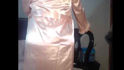 Snapshot of roxy_love21 chatting on 10.10.25 Rox online show from 10.10.25