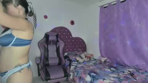 Snapshot of roxy_lu_07 chatting on 12.05.25 Roxy online show from 12.05.25