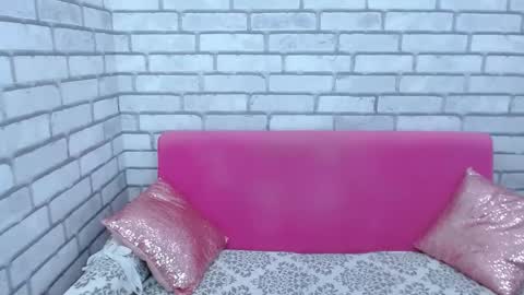 Snapshot of roxy_luxe chatting on 12.14.25 roxy_luxe online show from 12.14.25