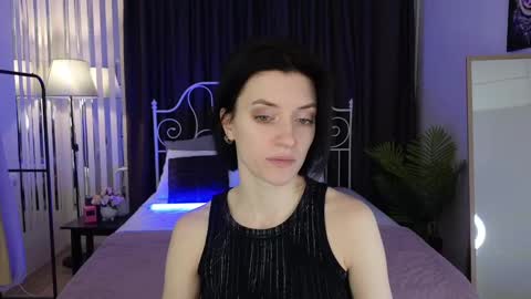 Snapshot of roxy_riot_ chatting on 01.28.25 roxy_riot_ online show from 01.28.25