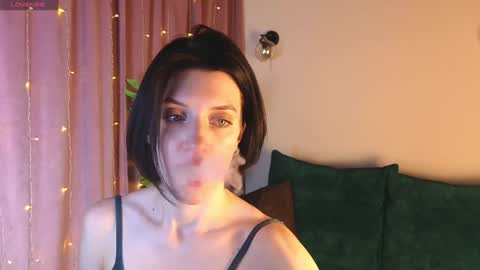 Snapshot of roxy_riot_ chatting on 02.04.25 roxy_riot_ online show from 02.04.25