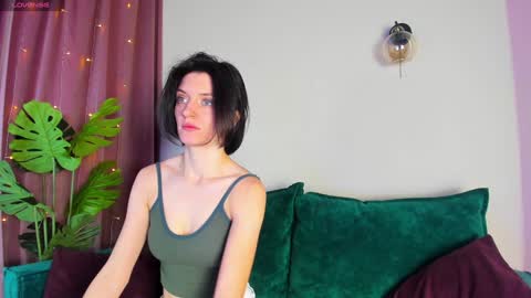 Snapshot of roxy_riot_ chatting on 02.06.25 roxy_riot_ online show from 02.06.25